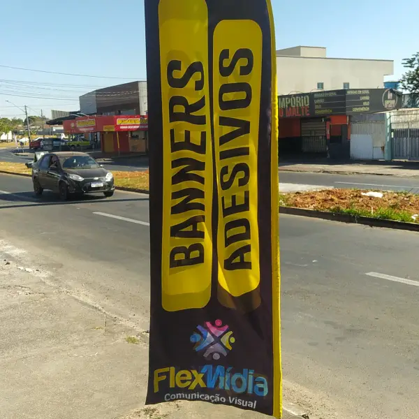 Bandeira para propaganda em Goiânia da Flex Mídia CV