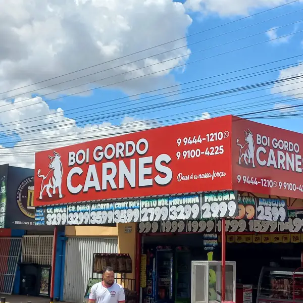 Fachadas comerciais em Goiânia da Flex Mídia CV